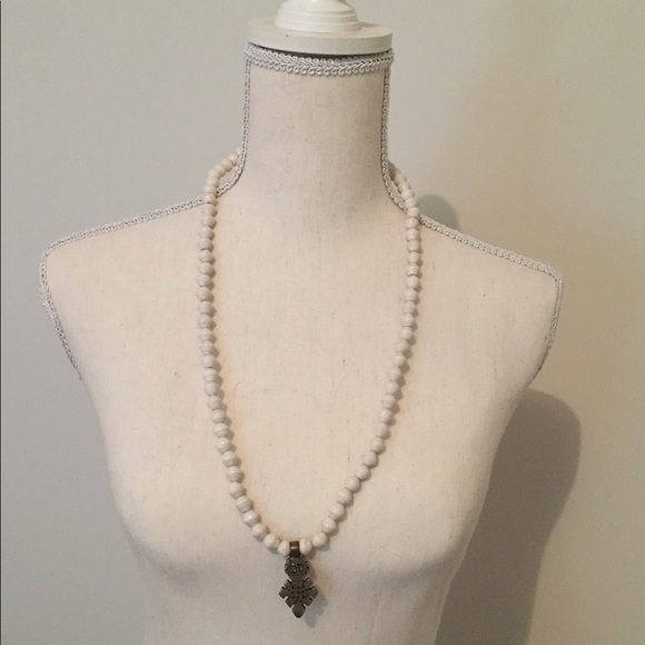 Akola Jewelry - 🛍 NWOT Akola White Beaded Necklace